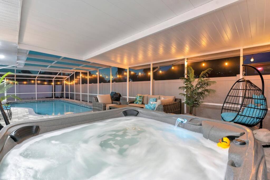 Paradise By The River-Hottub/Pool-Near Beaches 布雷登顿 外观 照片